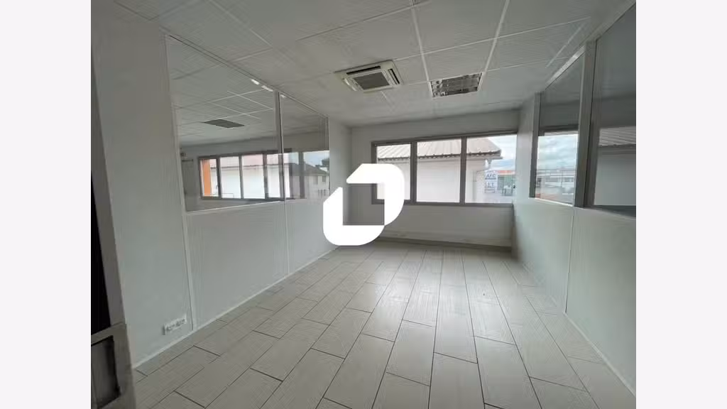A louer Bureaux 380m² Decines charpieu