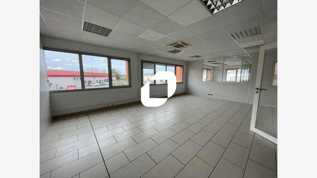 A louer Bureaux 380m² Decines charpieu