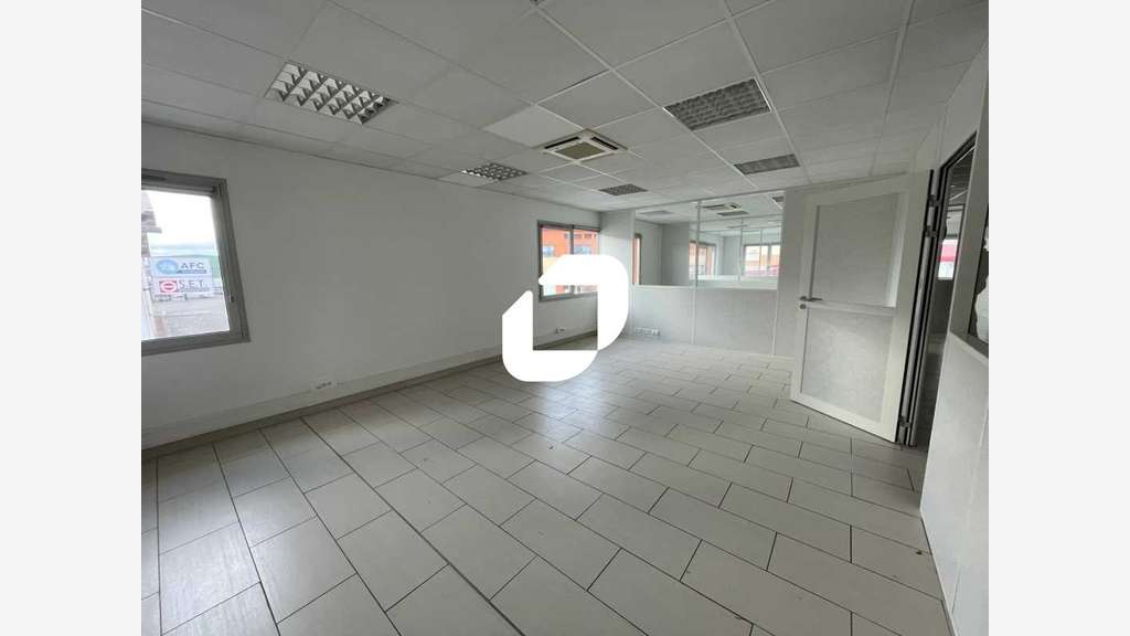 A louer Bureaux 380m² Decines charpieu