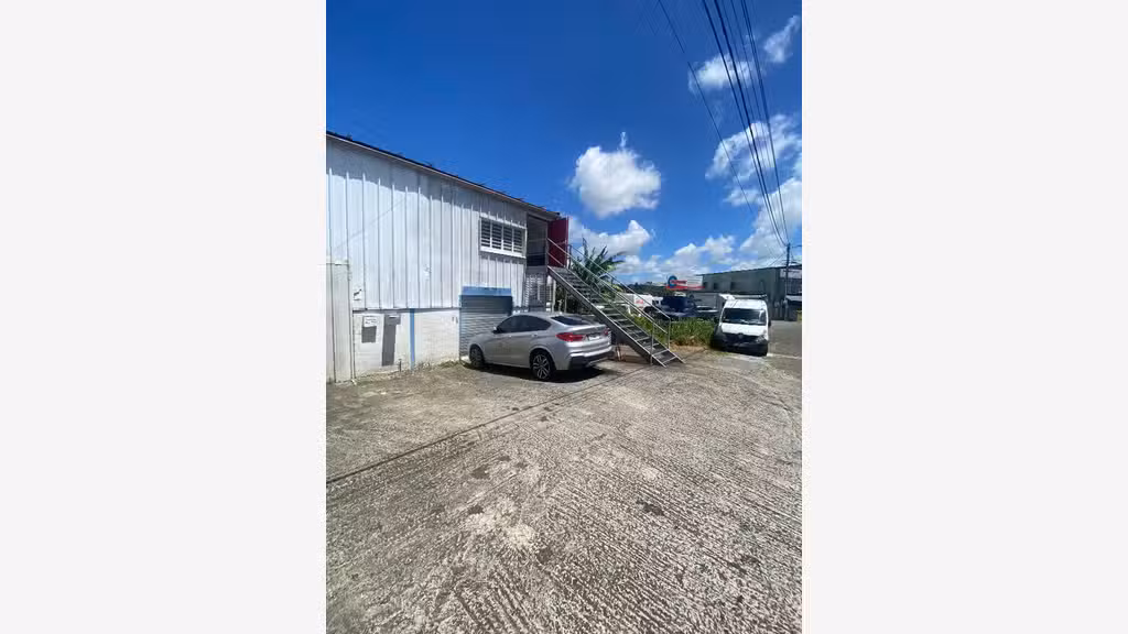 A louer bureaux de 7m² à Ducos zone Cocotte