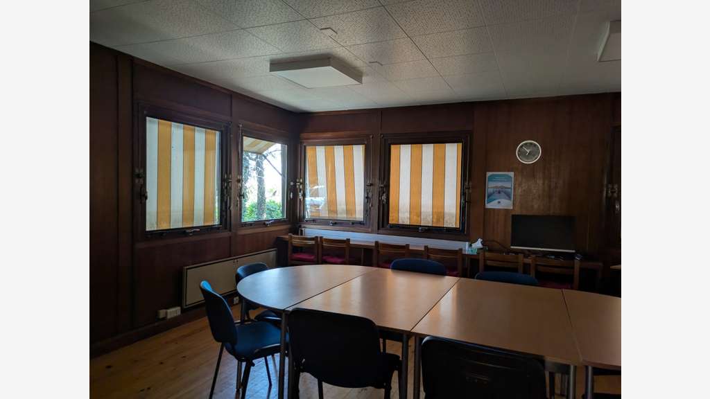 Local/bureau 469m² à louer à Echirolles (38)