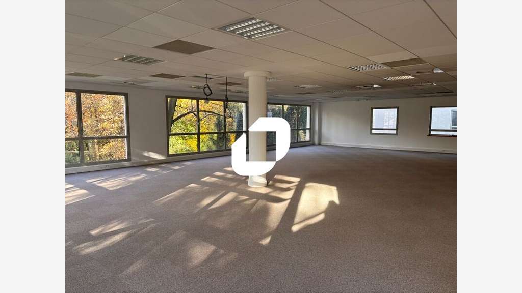 A louer Bureaux 687m² Ecully