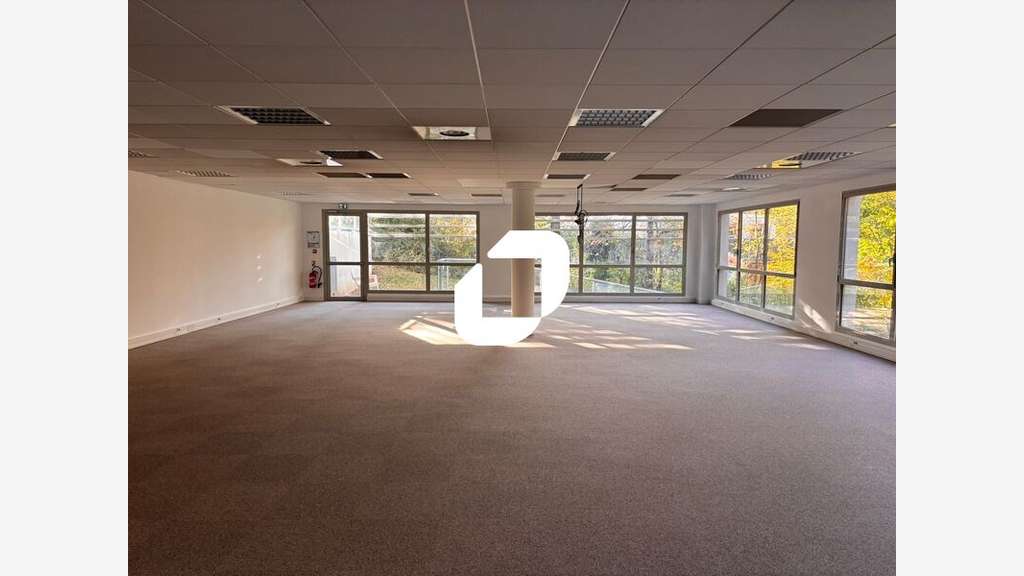A louer Bureaux 687m² Ecully