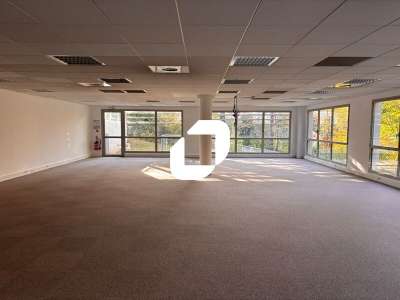 A louer Bureaux 687m² Ecully