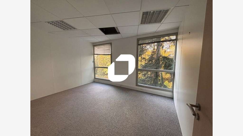 A louer Bureaux 687m² Ecully