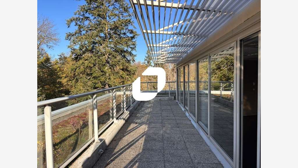 A louer Bureaux 687m² Ecully