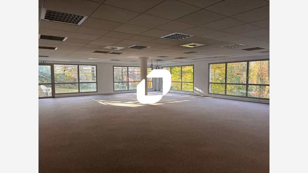 A louer Bureaux 687m² Ecully