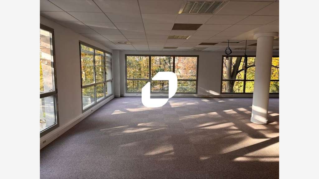 A louer Bureaux 687m² Ecully