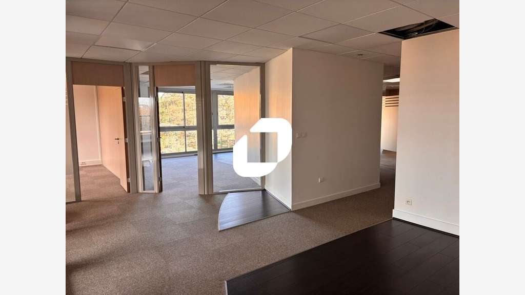 A louer Bureaux 687m² Ecully