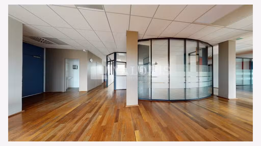 A louer bureaux de 267m² au 1er étage à Écully