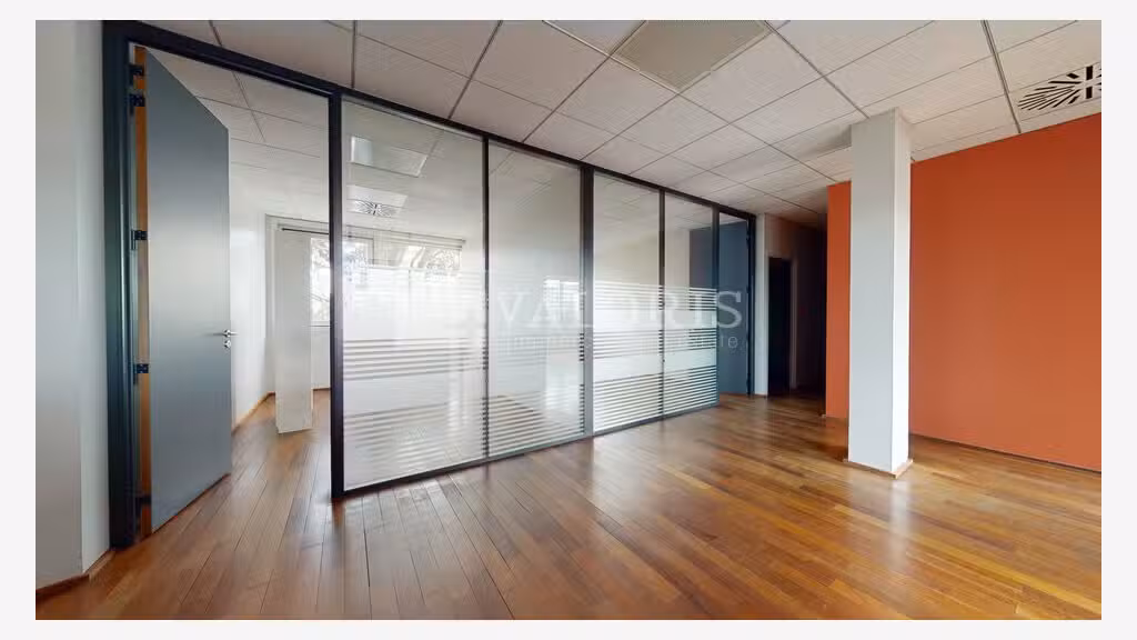 A louer bureaux de 267m² au 1er étage à Écully