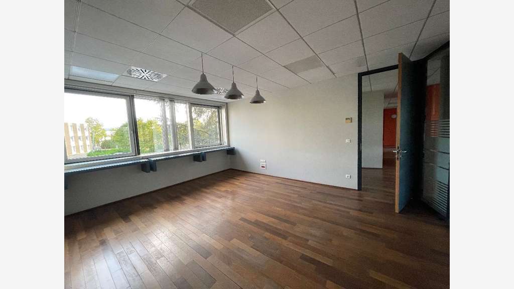 BUREAUX A LOUER PROCHE A6