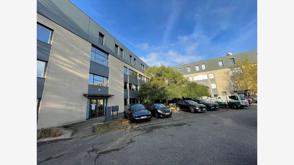 BUREAUX A LOUER PROCHE A6