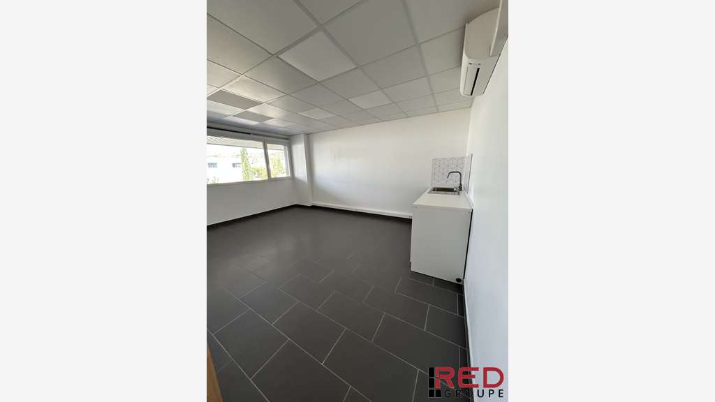 A louer bureaux lumineux de 50m² en R+1 Eguilles