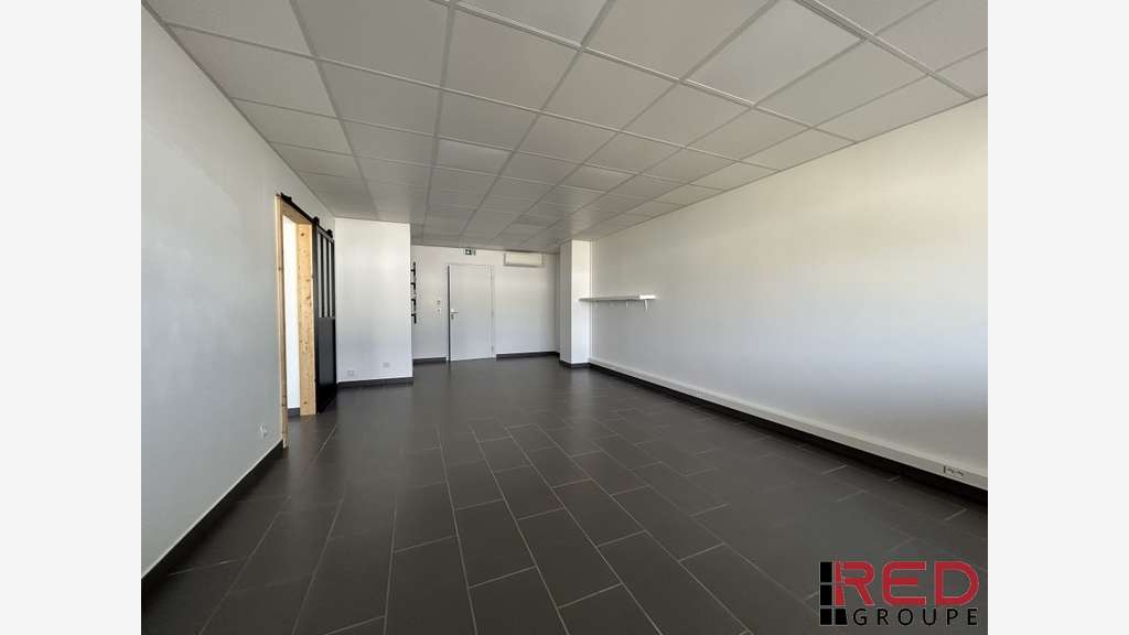 A louer bureaux lumineux de 50m² en R+1 Eguilles