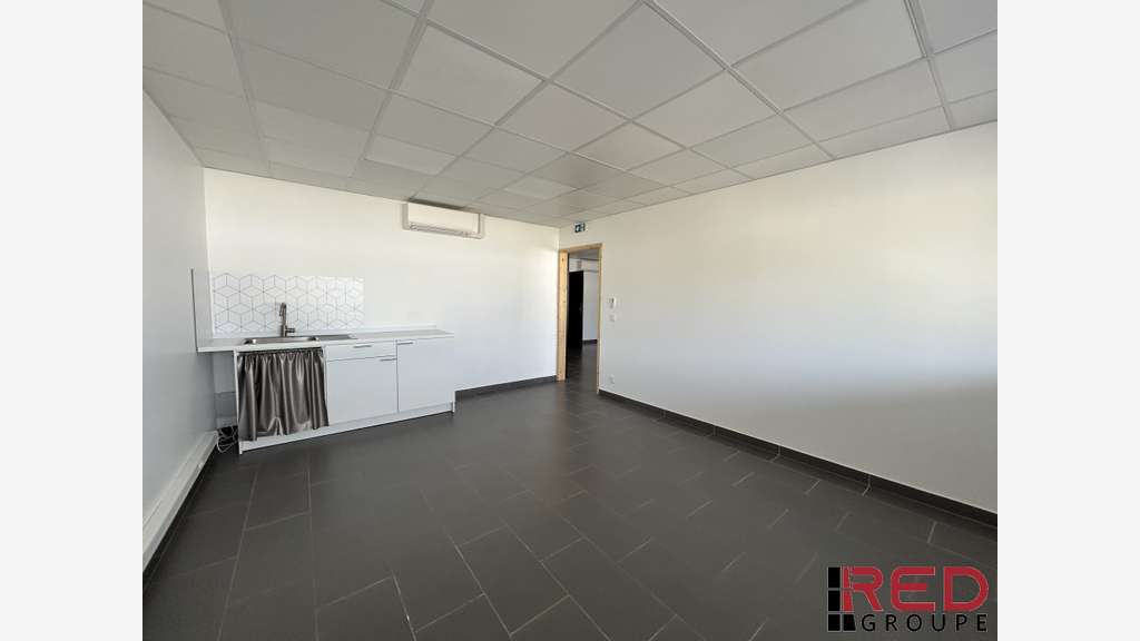 A louer bureaux lumineux de 50m² en R+1 Eguilles