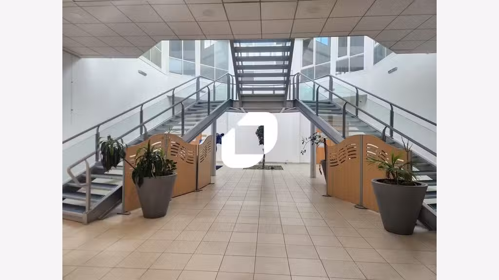 A louer Bureaux 415m² Elancourt