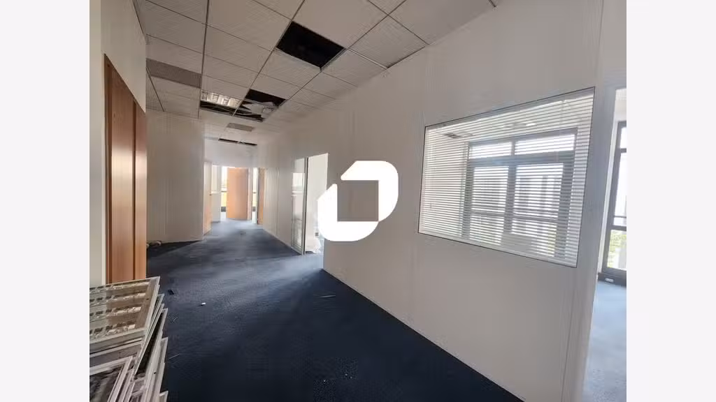 A louer Bureaux 196m² Elancourt