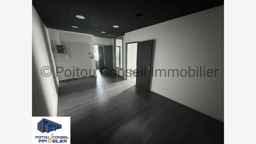Local tertiaire ou service 120m² à Bessines/Niort