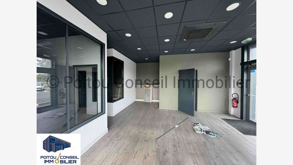Local tertiaire ou service 120m² à Bessines/Niort