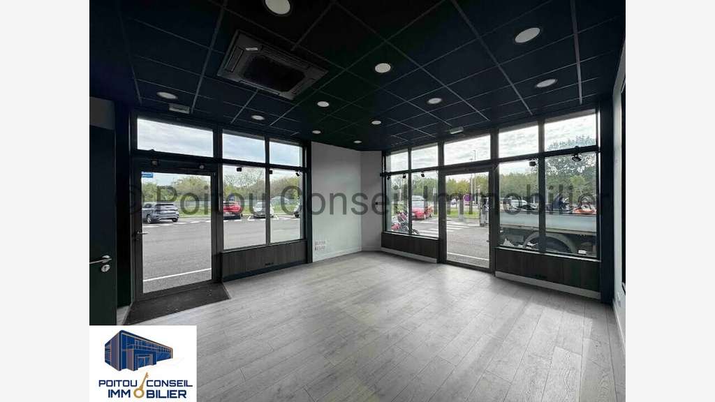 Local tertiaire ou service 120m² à Bessines/Niort