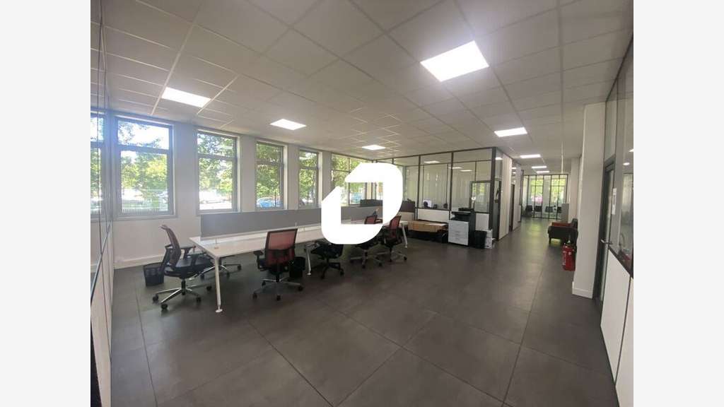 A louer Bureaux 420m² Eragny