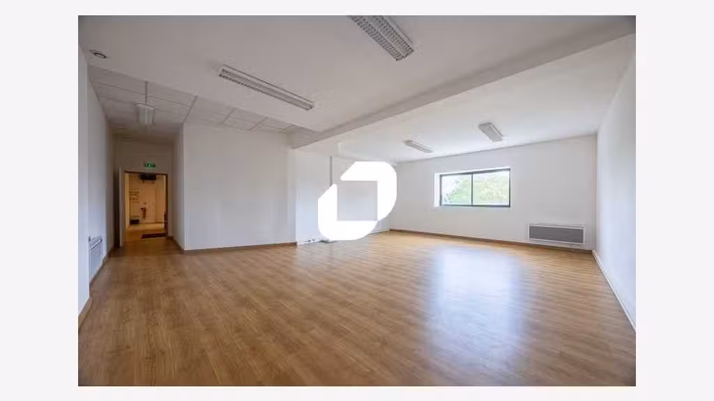 A louer Bureaux 79m² Ferrieres