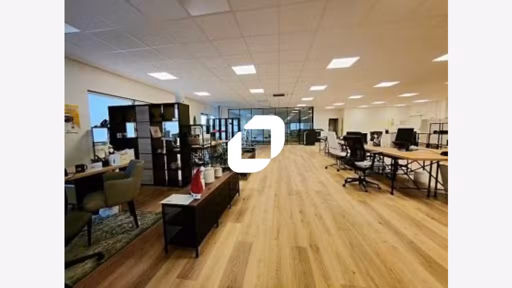 A louer Bureaux 894m² Ferrieres