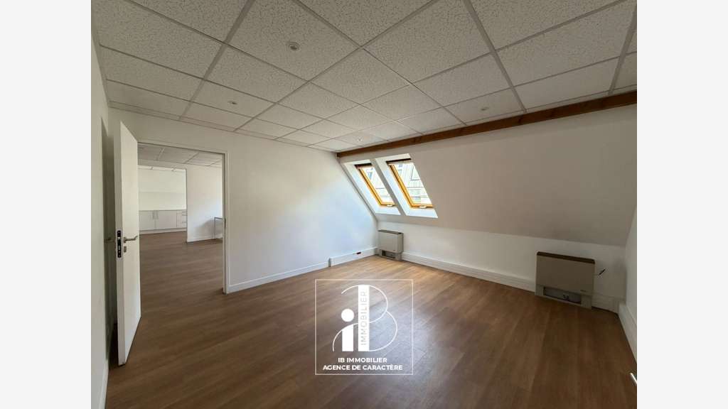 FONTAINEBLEAU COEUR DE VILLE – BUREAUX À LOUER DE