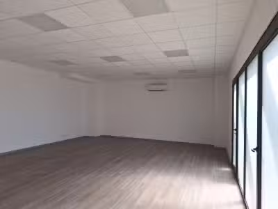 Bureaux 187m² à louer sortie immédiate A8 à Fréjus