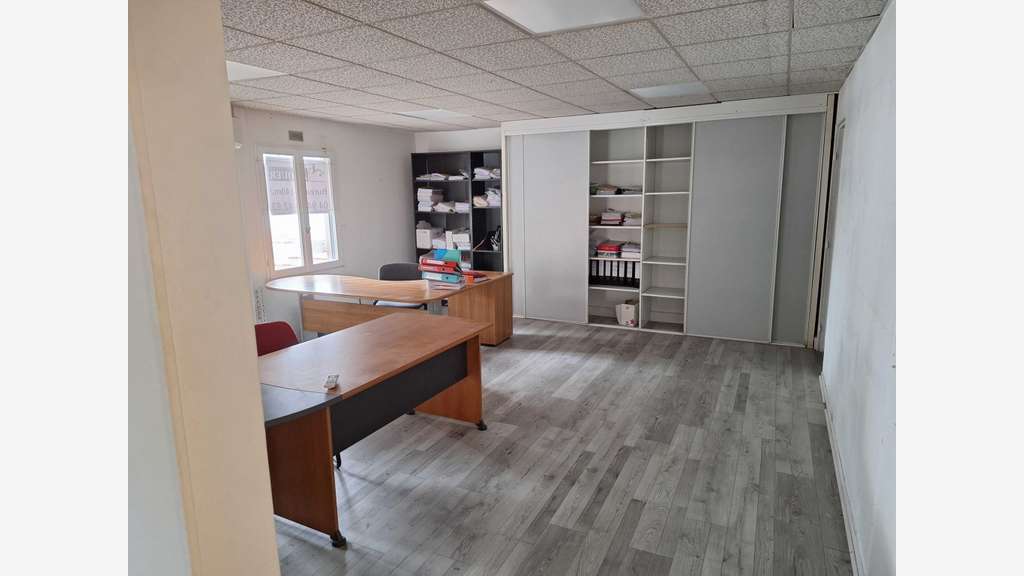 A louer bureau 110m² avenue très passante à Fréjus