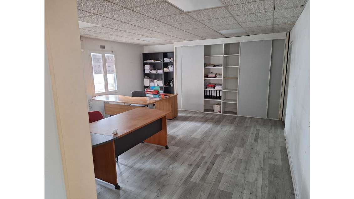 A louer bureau 110m² avenue très passante à Fréjus