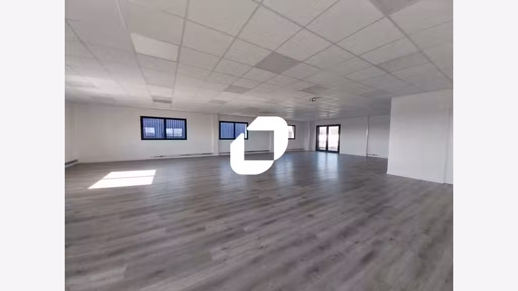 A louer Bureaux 150m² Gazeran