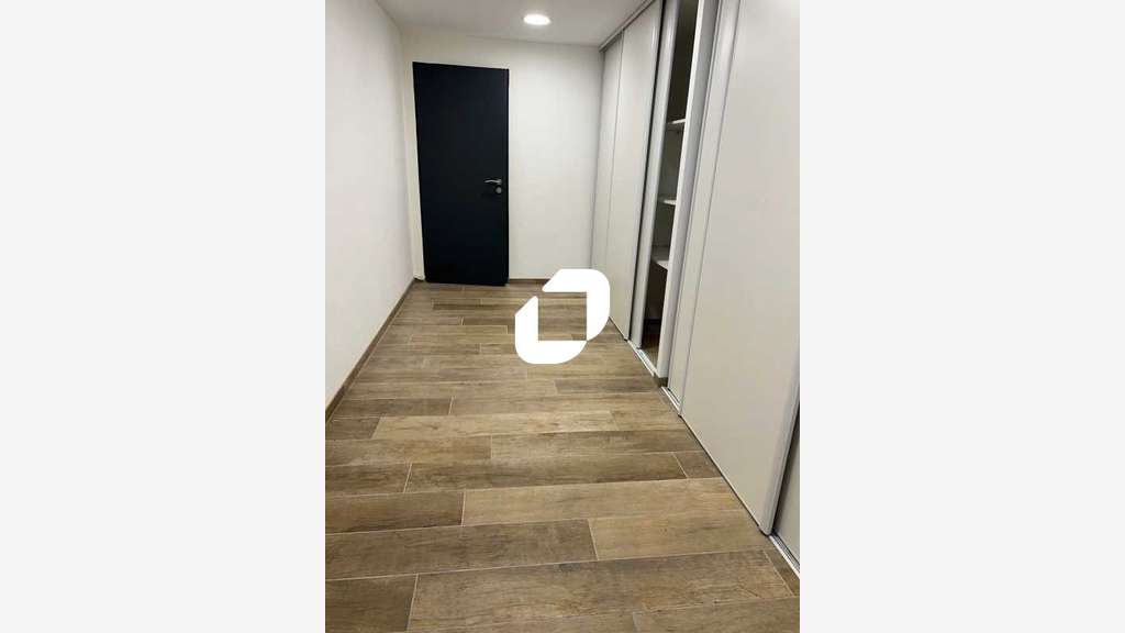 A louer Bureaux 91m² Genas