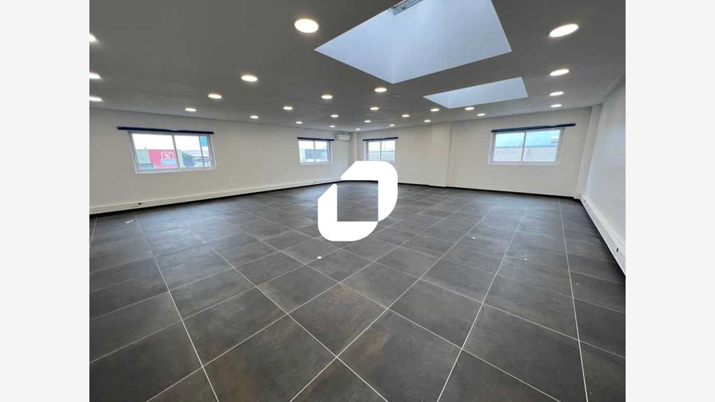A louer Bureaux 91m² Genas