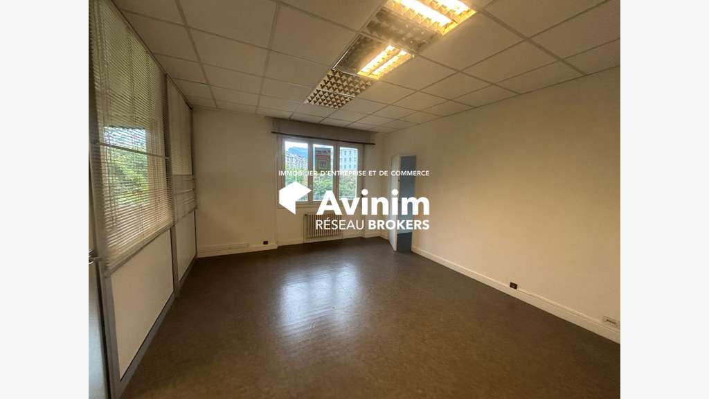 A louer, bureaux de 122m2 idéalement situé sur l