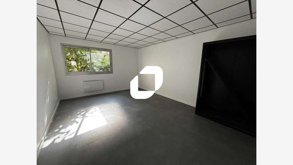 A louer Bureaux 1089m² Grigny