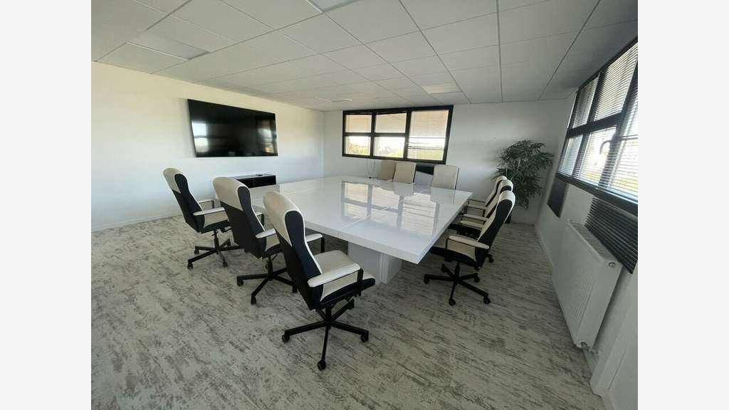A louer plateau de bureaux 430m² R+1 à Guipavas