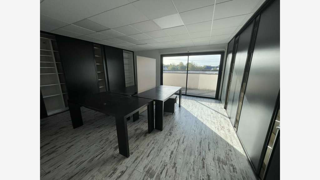 A louer plateau de bureaux 430m² R+1 à Guipavas