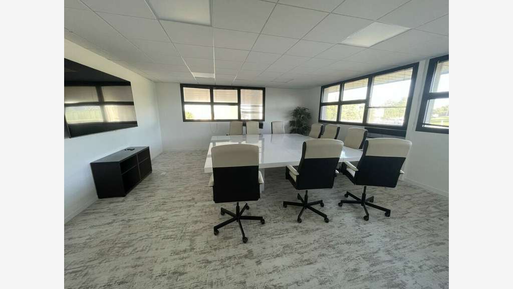 A louer plateau de bureaux 430m² R+1 à Guipavas