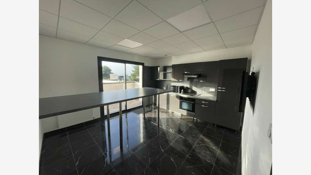 A louer plateau de bureaux 430m² R+1 à Guipavas