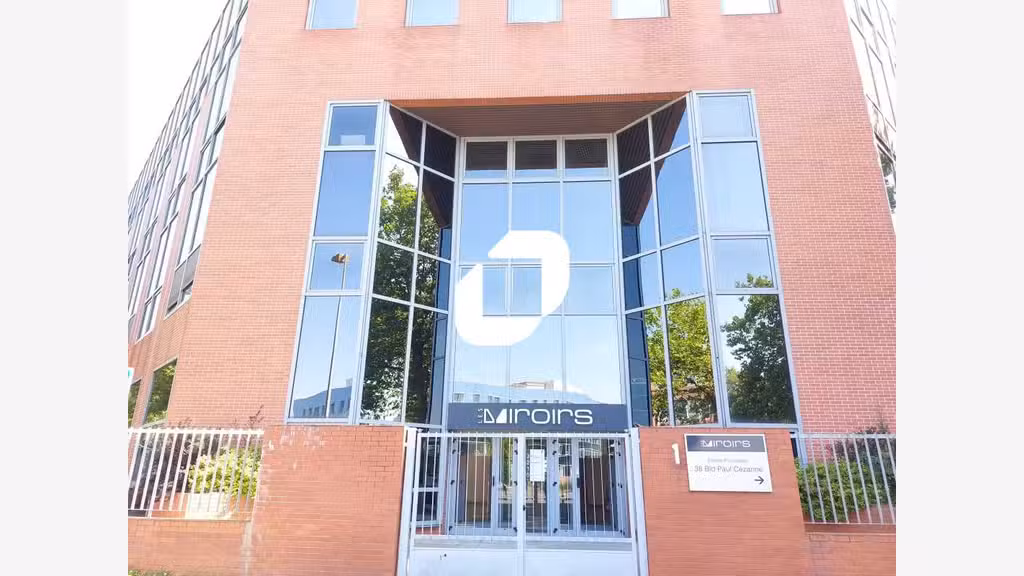 A louer Bureaux 1243m² Guyancourt