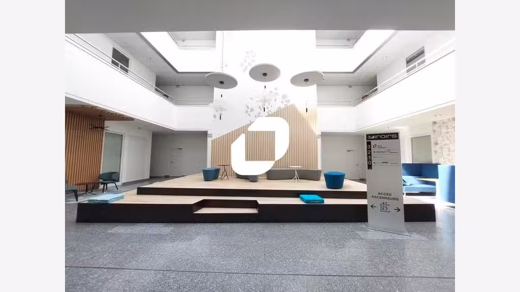 A louer Bureaux 1243m² Guyancourt