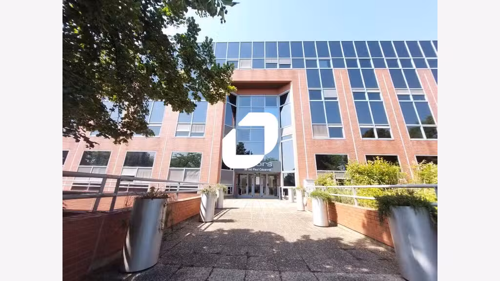 A louer Bureaux 1243m² Guyancourt