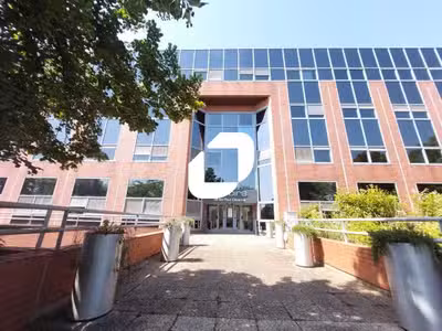 A louer Bureaux 1243m² Guyancourt