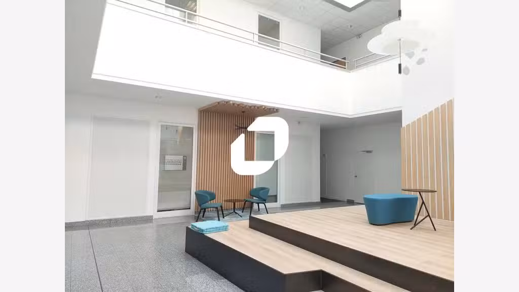 A louer Bureaux 1243m² Guyancourt