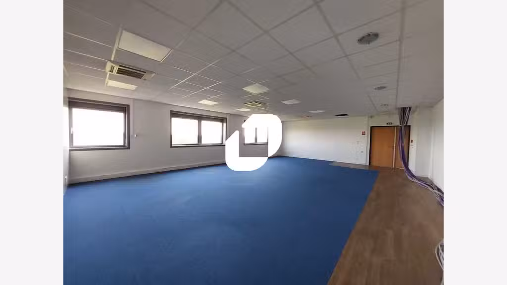 A louer Bureaux 300m² Guyancourt