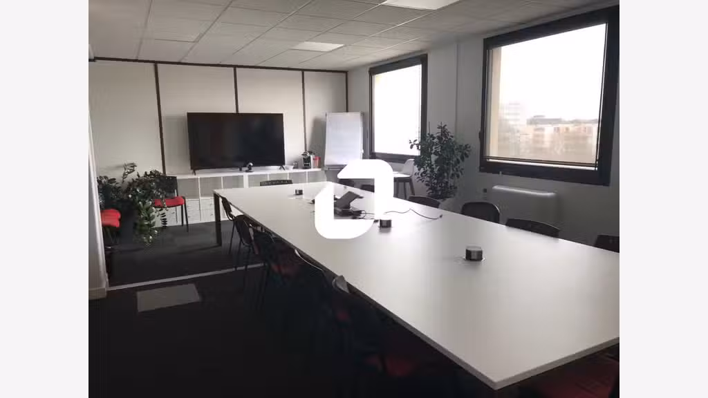 A louer Bureaux 807m² Guyancourt
