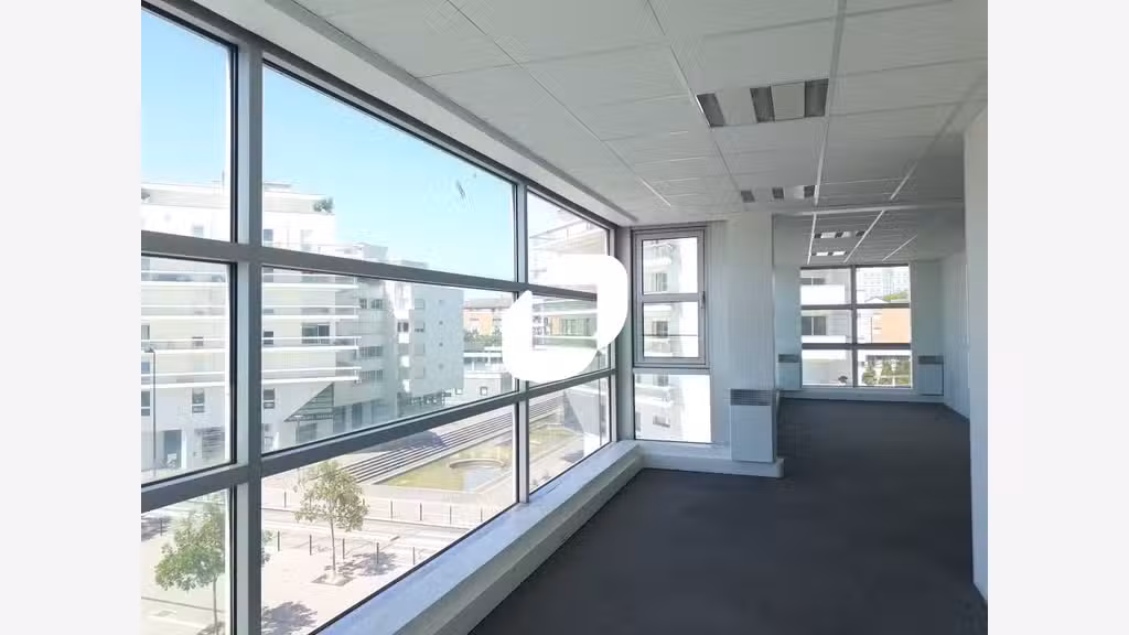 A louer Bureaux 370m² Guyancourt