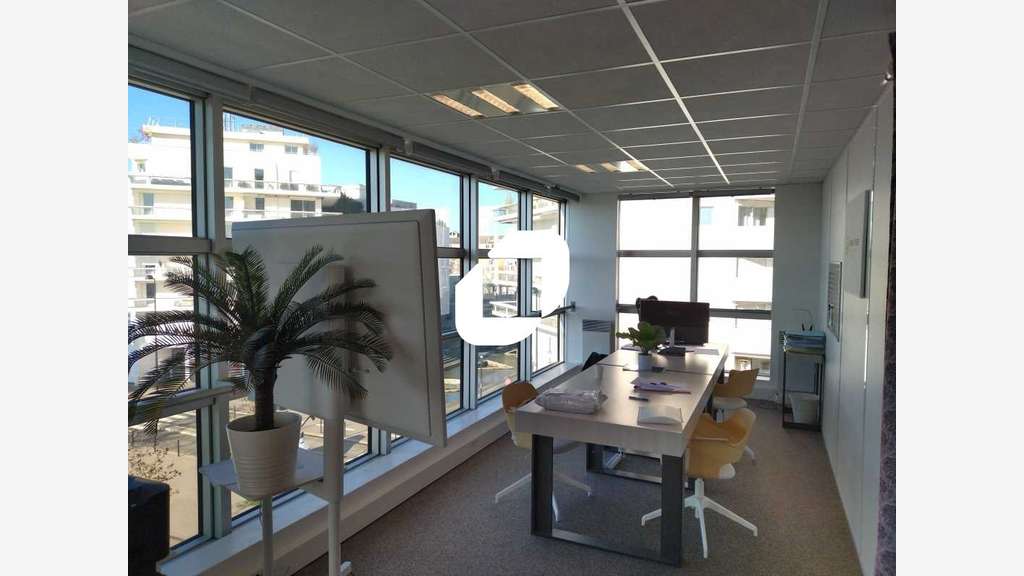 A louer Bureaux 370m² Guyancourt